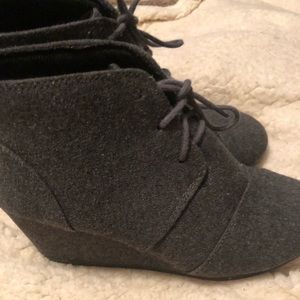 Classified Grey sz 7 grey wedge Boots used